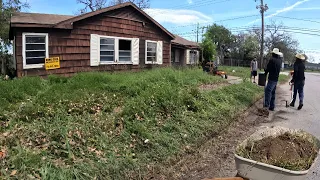 NEIGHBOR Had NO IDEA SOMEONE Was STAYING in The ABANDONED HOUSE Next Door-OVERGROWN YARD