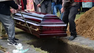 The coffin refused to be buried then priest stops funeral & shocks everyone