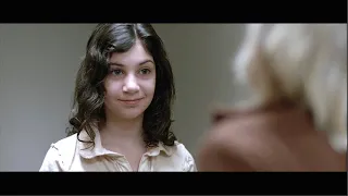 Vampire girl enters home uninvited. See what happens | Let The Right One In (original movie version)