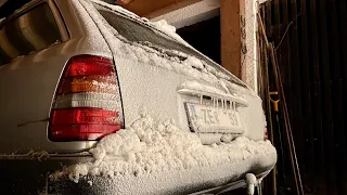 Mercedes 200TE S124 drifting in winter