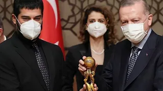 Burak Özçivit  receive a reward from Turkey president ( Recep Tayyip Erdoğan)