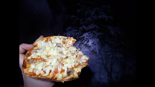 пицца в зимнем лесу