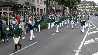 Schützenfest auf der Neusser-Furth 2024. Das Jägercorps, Artilleriecorps und Reitercorps.zieht auf.