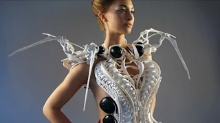 3D-Printed Robotic Spider Dress - Mahaa News