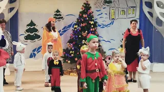 НОВОРІЧНЕ СВЯТО У САДОЧКУ • | МОЛОДША ГРУПА • Фрагменти • holiday in kindergarten •