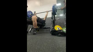 Loser fails benching 105KG (Gone Wrong)