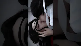 Xie Lian performs CPR on Hua Cheng