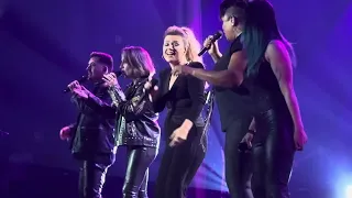 Kelly Clarkson performs Queen Of The Night at The Chemistry Vegas Residency on 2/10/24.