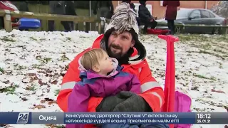 Ледяные пузыри образовались на озере Сайрам-Нур