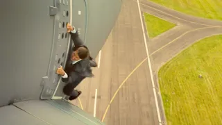 Том Круз снаружи самолёта. Миссия Невыполнима: Племя изгоев (2015). Фрагмент фильма в HD