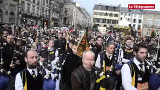 Quimper. L'hommage des sonneurs à Erwan Ropars