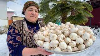 ORGANIC SWEETS IN THE SNOWY VILLAGE! GRANDMA COOKING MOUTHWATERING DISH WITH MUSHROOM | RURAL LIFE