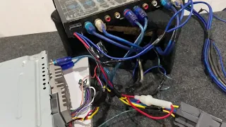 Como conectar un radio  y pre equalizador clarion