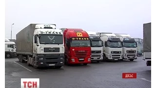 Сьогодні опівночі поновиться транзит вантажівок з Росії територією України