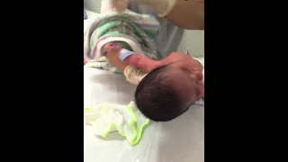 Tắm trẻ sơ sinh - bệnh viện Từ Dũ . How to bath your newborn baby?