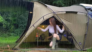 Solo kamperen doorweekt in regenbui Echte zware regen Ontspannen diepe slaap ASMR