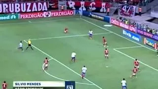 Silvio Mendes, da Rádio Sociedade, comemora terceiro gol do Bahia e canta música para o clube