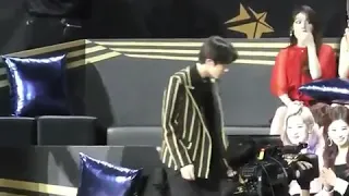 [181214 MAMA] BTS JUNGKOOK Reaction to MOMOLAND  BAAM