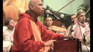 Lokanath Sw 2004 night kirtan