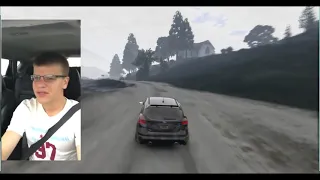 Парень поет в машине (GTA 5)