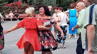 🌟 А ЛЕТО ЦВЕТА  СОЛНЦА КРАСИВОЕ!!!👍 .😊❤️💃💃💃ПАРК ГОРЬКОГО,ХАРЬКОВ.