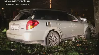 В Сестрорецке автомобиль «Субару» врезался в дерево