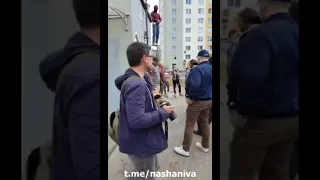 Площадь Перемен 15.09 Минск "титушки" забирают Степана Латыпова и врываются в его квартиру