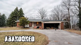 Abandoned 3 Million Dollar Decayed Bungalow - Ontario, Canada (Mini Explore Ep.8)