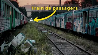 Surpris par 2 trains en fonctionnement dans un cimetière ferroviaire