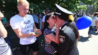 У Києві пройшов парад випускників "поліцейської академії"
