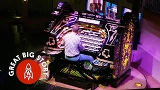 The World’s Largest Wurlitzer Organ Is in This Pizza Shop