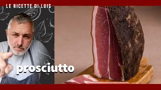 Prosciutto crudo fatto da un norcino