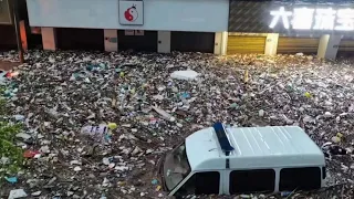 China river overflowing, city are under sea! Cars flooded in Sichuan