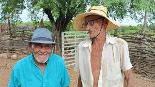 RECEBEMOS VISITA DE SEU PEDRO JACÓ, VEJA O BATE PAPO COM SEU RUFINO E FAMÍLIA SERTÃO MAMOEIRO.