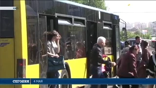 В Киеве злоумышленники расстреляли пассажирский автобус