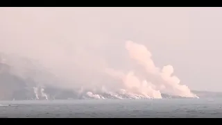 Lava del volcán llega al mar en la Palma