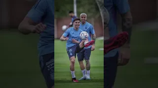 Julian alvarez y Enzo Fernández entrenando juntos