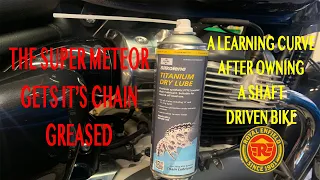 Greasing The Royal Enfield Super Meteor 650 Chain With Silkolene Titanium Dry Lube