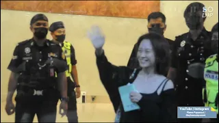 Song Ji Hyo in KL- KLIA Departure. The Queen of fan service.