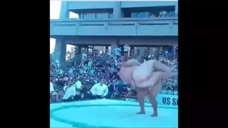 Два японских кинг конга When a sumo creates an earthquake Crazy fight!