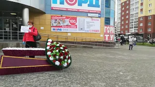 В Заречном Свердловской области арендаторы из ТК «Галактика» торжественно похоронили свой бизнес