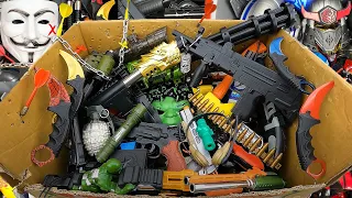 Special Realistic Toy Guns, Tec-9, Bead Throwing Guns, Karambit Knife And Equipment