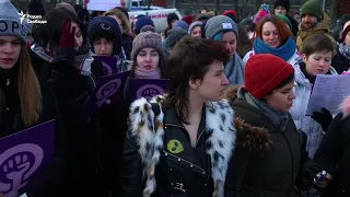 Феминистки вышли на митинг