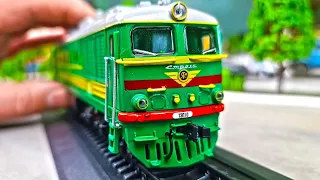 Beautiful model DIESEL LOCOMOTIVE TEP 10 Our trains No. 5 scale 1/87