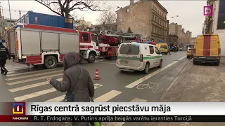 Rīgas centrā sagrūst piecstāvu māja