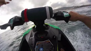 Como se conduce una moto de agua con olas grandes - Fácil y Sencillo | Sea Doo (Español)