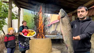 GRANNY COOKING A HUGE FISH AND CHICKEN USING AN AMAZING METHOD! SWEET TANDOORI BREAD | VILLAGE SHOW