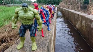 Avengers Superhero Story, Spider Man 2, Hulk, Iron Man, Captain America, Venom 2, Thanos #1