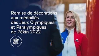 Remise de décorations aux médaillés des Jeux Olympiques et Paralympiques de Pékin 2022.