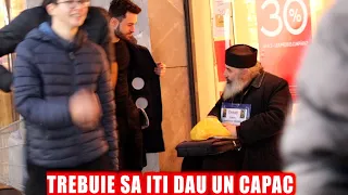 Dau Capace Oamenilor pe Stradă. Cu Preot si Jandarmi. Farse în Bucuresti.